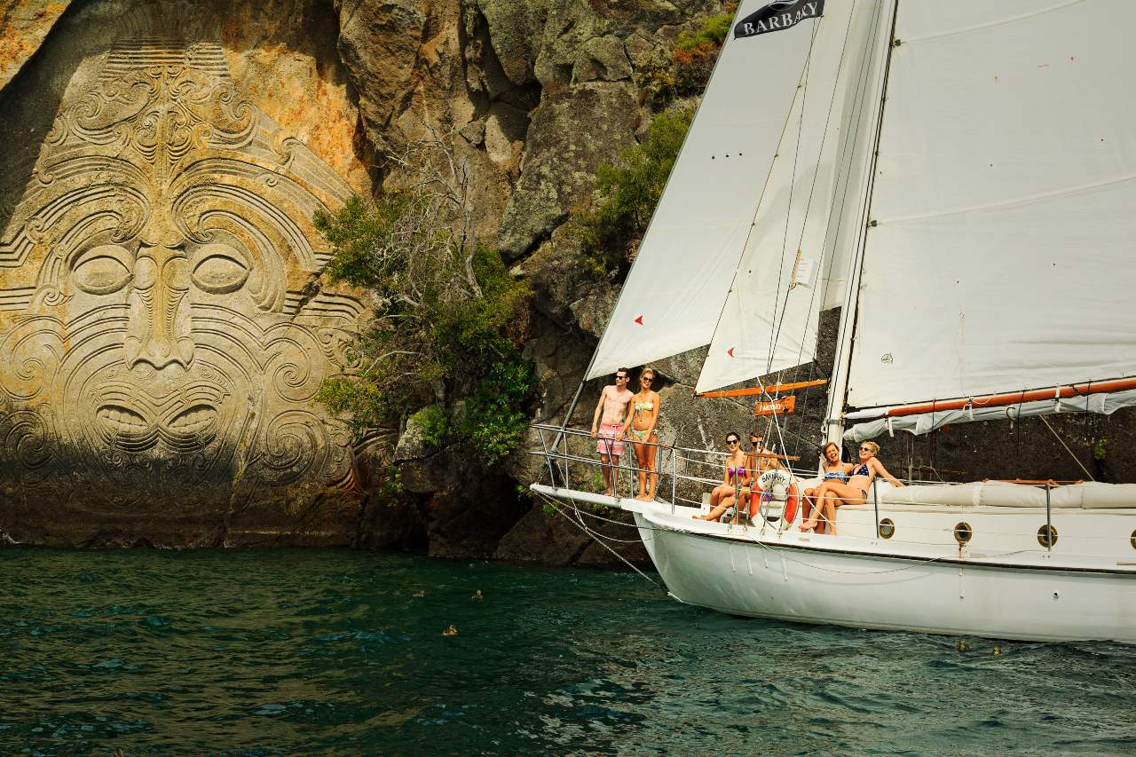N Island (1) new-zealand-north-island-lake-taupo-maori-ute-junker