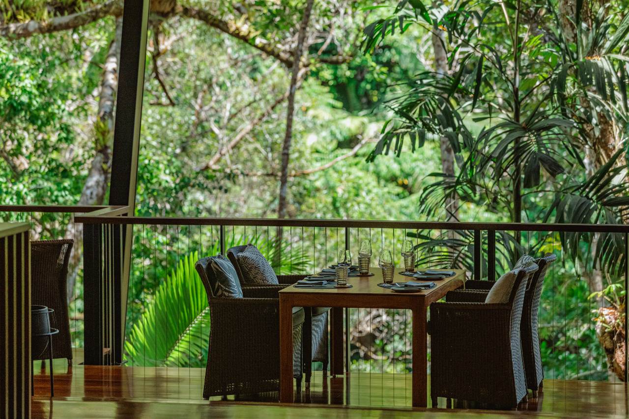 7.-Open-air-dining silky-oaks-lodge-daintree-rainforest-ute-junker