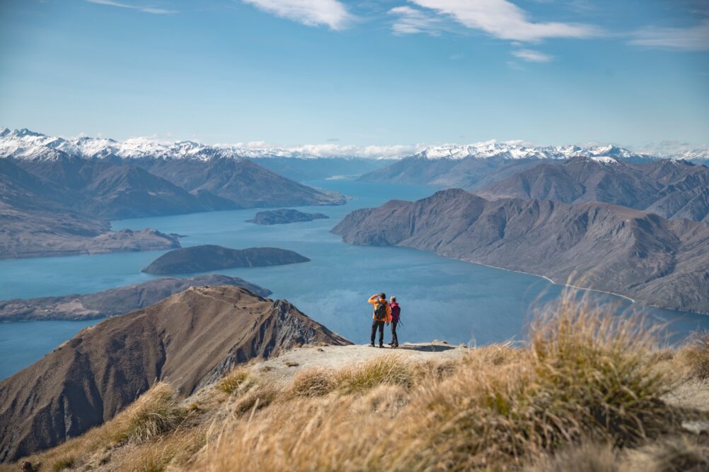 roys-peak-wanaka-new-zealand-hiking-walking-nature-miles-holden-ute-junker