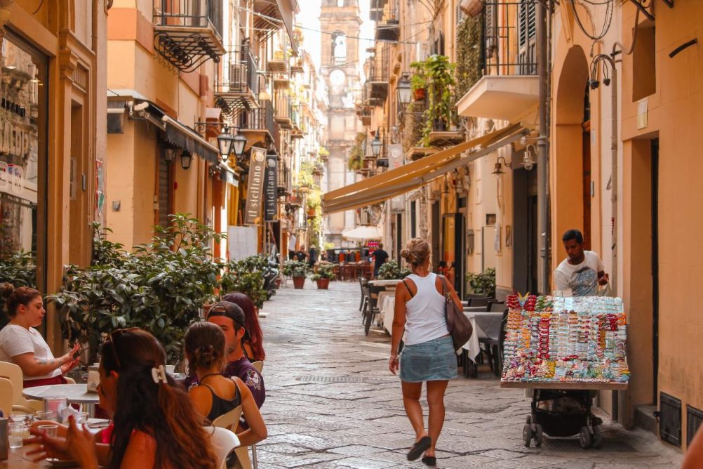 Sicily-rent-holiday-who-is-denilo-on-unsplash-ute-junker