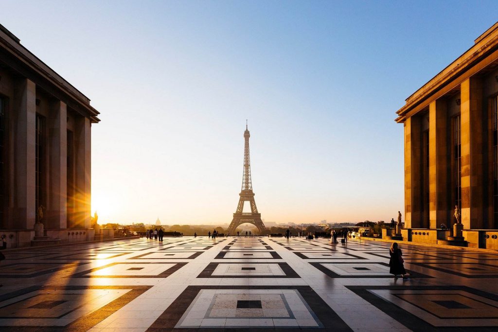 paris-eiffel-tower-maykeloenning-via-pixabay-ute-junker