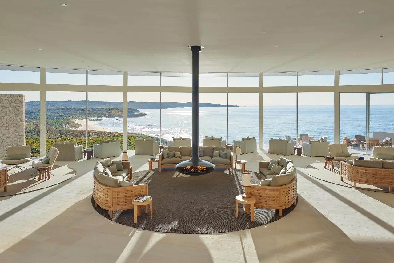 souther-ocean-lodge-great-room-vast-ocean-vista-suspended-fireplace-kangaroo-island